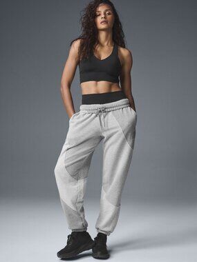 Alo Yoga Make Waves Sweatpant - Heather Grey